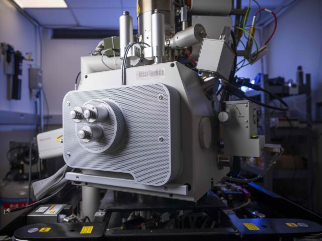 Photo Credit Matt Perko The ultrafast scanning electron microscope in the Bolin Liao lab