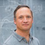 Headshot of Leon Balents